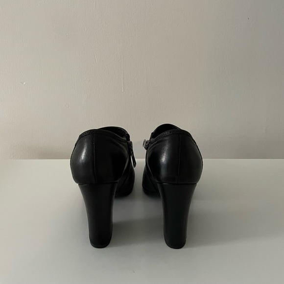 Prada ankle boots! (Will ship with box) - Picture 4 of 4